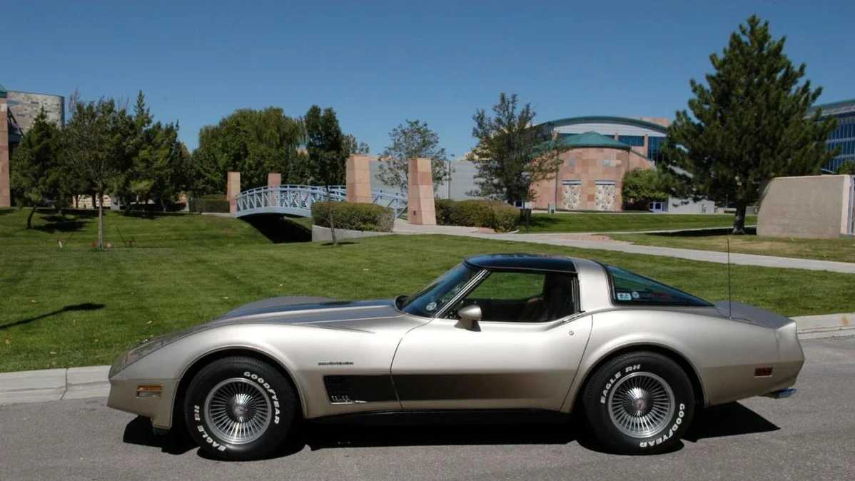 Click to Enlarge-Esc to Close Corvette Generations/C3/C3 1982 side view.webp